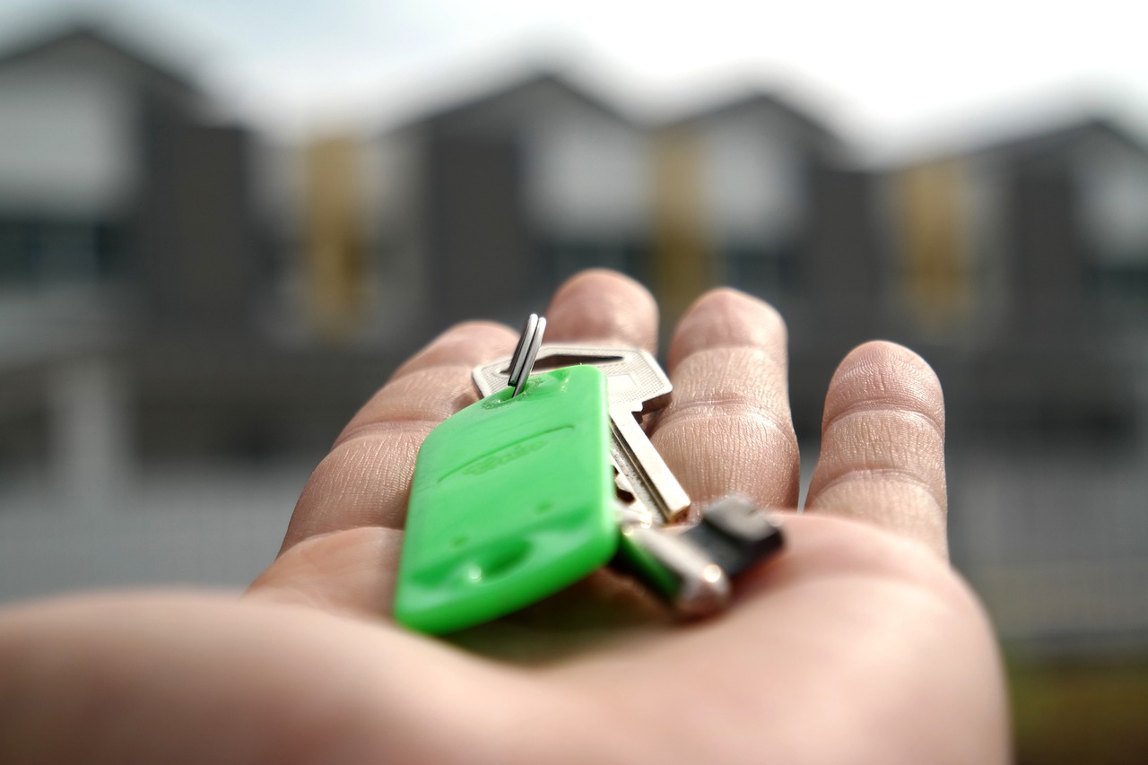 Kupno mieszkania na rynku wtórnym vs. pierwotnym: Co warto wiedzieć?